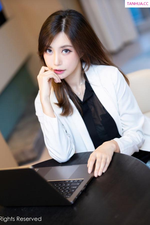綺裡嘉 绮里嘉 [XiuRen]高清写真图 2021.11.30 No.4285 绮里嘉ula第22张图片
